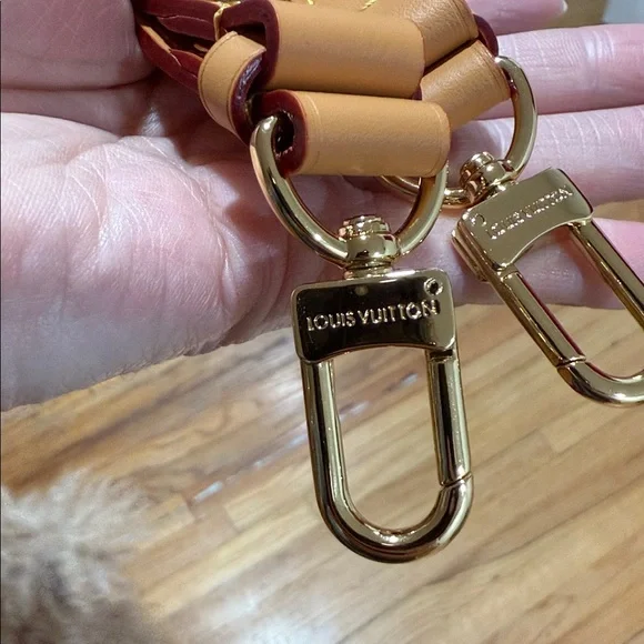 Louis Vuitton TanLeather Strap with Gold Clips Shoulder Bags